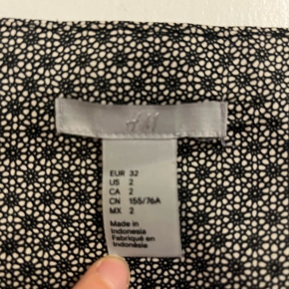 H&M dark gray tank top, women’s size 2 - Picture 3 of 4